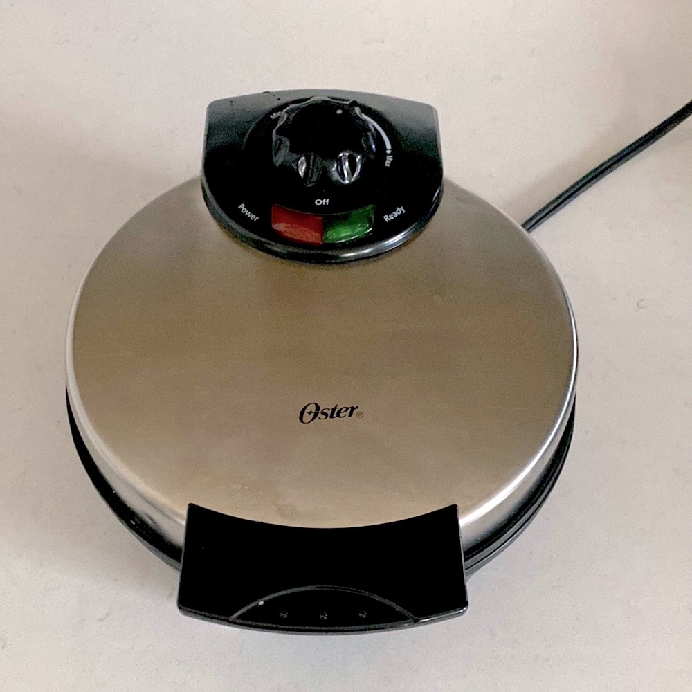 Oster ® Belgian Waffle Maker